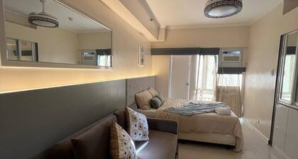 Studio with City view,few minutes to Skyranch and Peoples Park and PicnicGroove