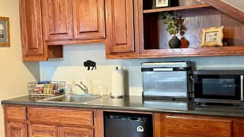 Microwave, oven, stovetop, coffee/tea maker