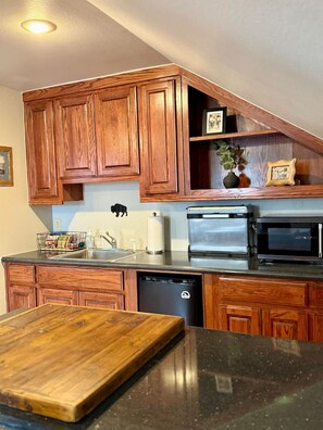 Microwave, oven, stovetop, coffee/tea maker