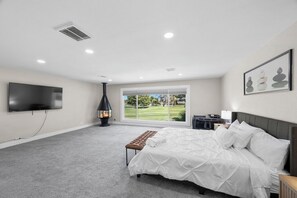 5 bedrooms, desk, iron/ironing board, travel crib