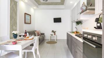 Fridge, oven, stovetop, dishwasher