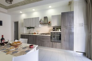 Fridge, oven, stovetop, dishwasher