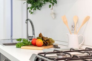 Réfrigérateur, four, plaque de cuisson, lave-vaisselle