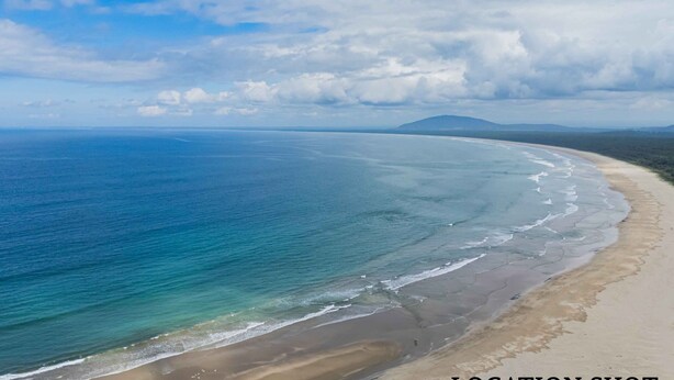 A beach with clear blue waters and a sandy shore. - Ocean View Escape, Gerroa (Gerroa)