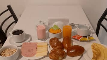 Desayuno completo gratuito y diario