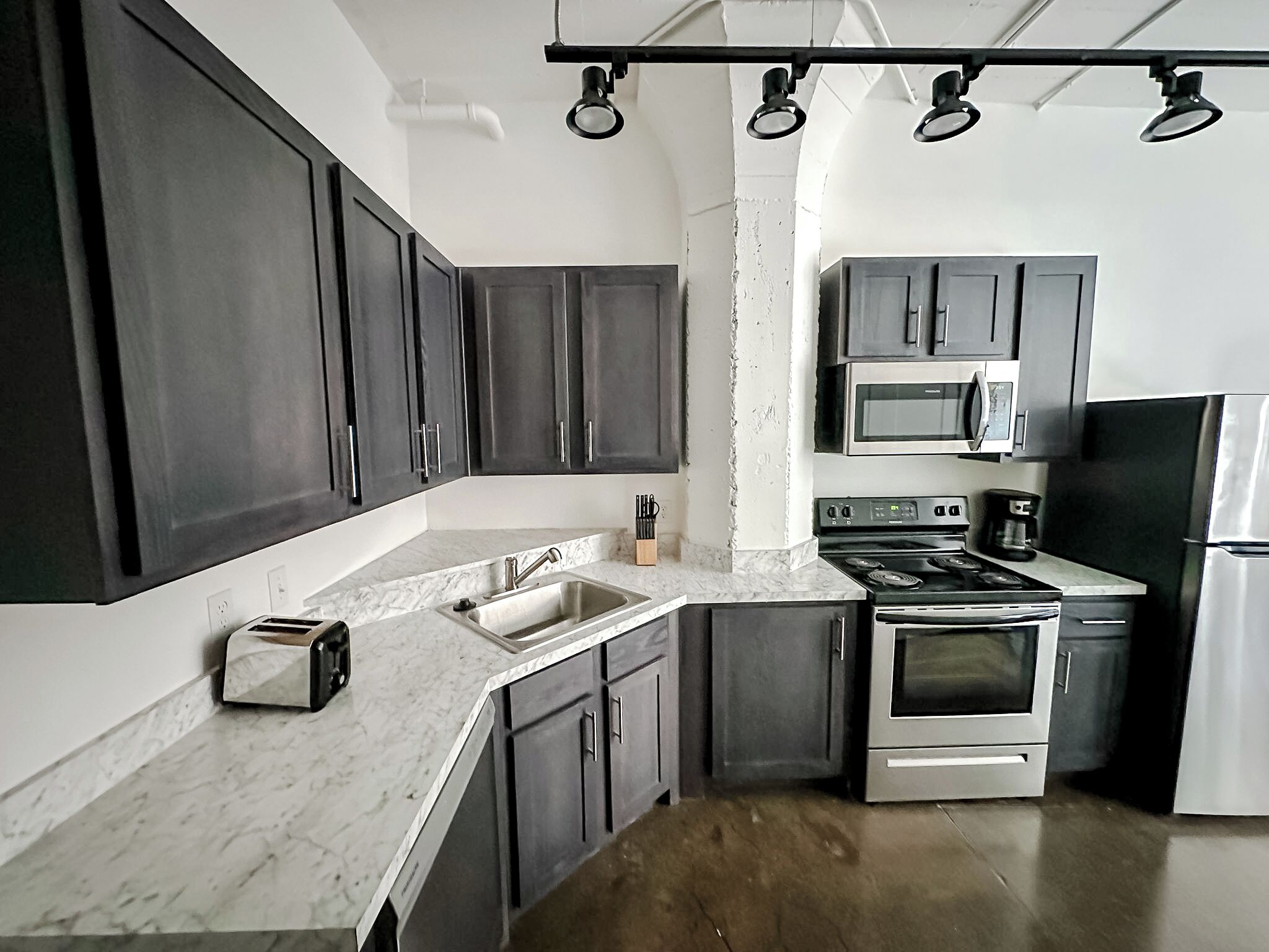 Fridge, microwave, oven, stovetop