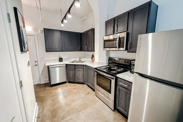 Kühlschrank, Mikrowelle, Ofen, Herdplatte