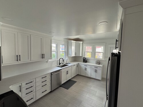 Newly remodeled Spacious 4-BM house in Phoenixville with OS parking/ central, AC