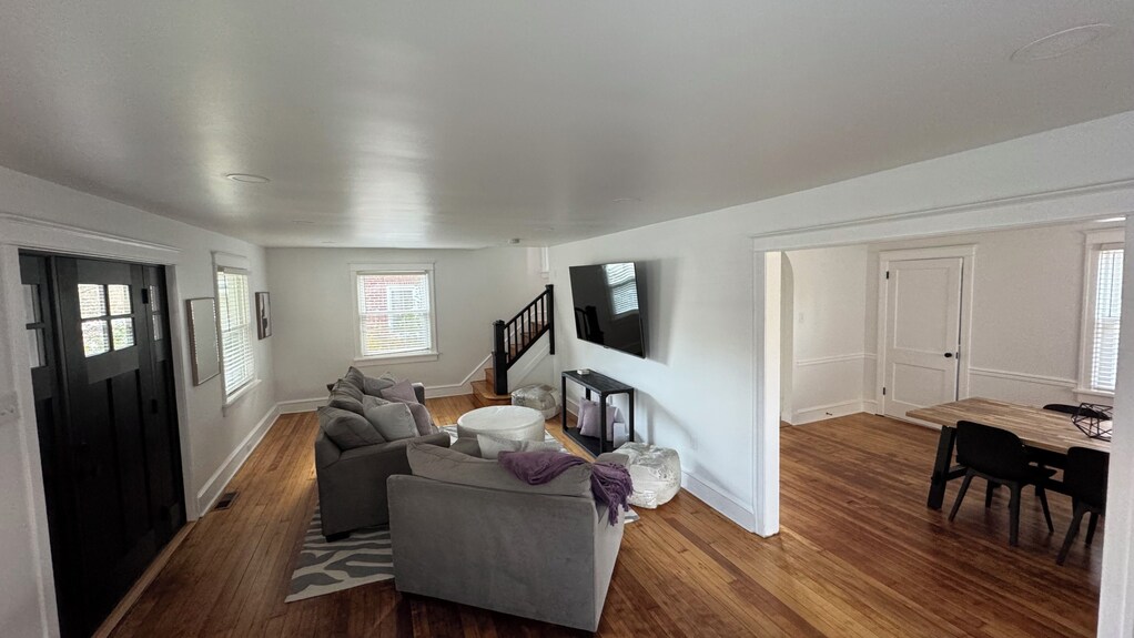 Newly Remodeled Spacious 4-bm House In Phoenixville With Os Parking/ Central, Ac - Phoenixville, PA
