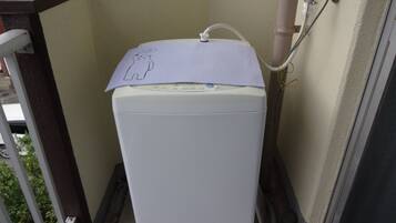 Basic-Apartment | Badezimmer | Duschwanne, Haartrockner, Handtücher, Seife