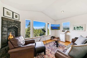 Smart TV, fireplace, video games - Donner Vistas: Beautiful Views, Weber BBQ, Games (Truckee)