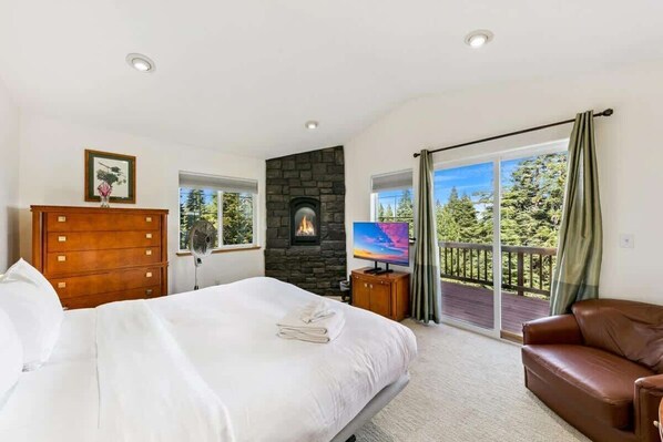 4 bedrooms, iron/ironing board, travel crib, free WiFi