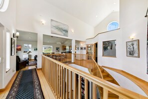 Interior - Beautiful View, Trails Nearby, Bunk Beds, Free Ev Charger, Games, Weber BBQ and Big Deck (Truckee)