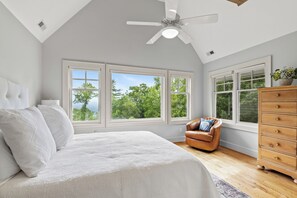 5 bedrooms, iron/ironing board, free WiFi, bed sheets - Luxury Home. Blue Valley Views. Extraordinary  Attention to Detail | Sevenoaks Cottage (Highlands)