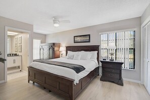 2 bedrooms, desk, WiFi