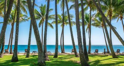 Alamanda - Suite 43 Beachfront Accomodation| Pools, Hot Tub & Beachside Bliss