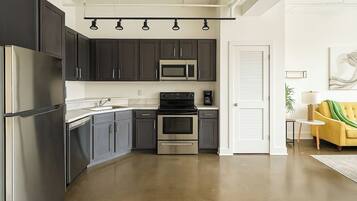 冰箱、微波炉、烤箱、炉灶