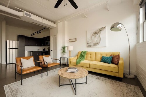 Sleepover | Supreme 1BD/1BA + Parking - Wichita