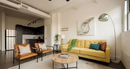 Sleepover | Supreme 1BD/1BA + Parking - Wichita