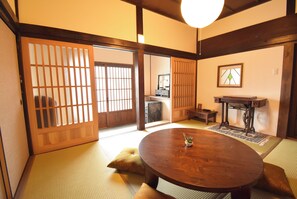 Leilighet – basic, ikke-røyk | Skrivebord, skrivebord for bærbar PC og blendingsgardiner