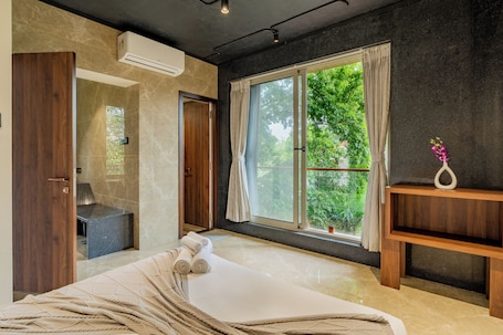 Deluxe Room, Balcony, City View | Blackout drapes, iron/ironing board, free WiFi