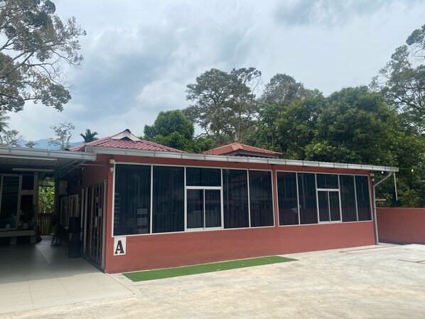 Bagian depan properti