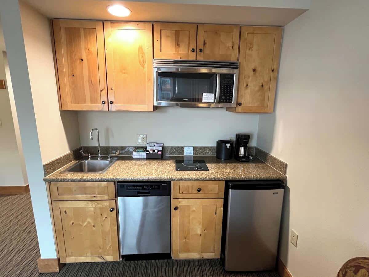 Fridge, microwave, dishwasher, coffee/tea maker