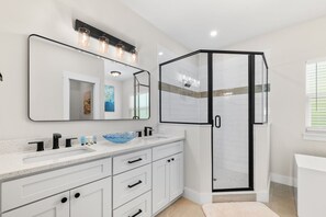 Hair dryer, towels, soap, shampoo - Heated Pool Oasis • Arcade + Games • Walk to Beach (St. Augustine)
