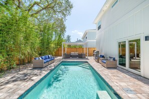 A heated pool - Heated Pool Oasis • Arcade + Games • Walk to Beach (St. Augustine)