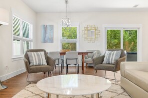 TV connectée, cheminée, jeux vidéo