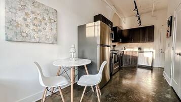 冰箱、微波炉、烤箱、炉灶