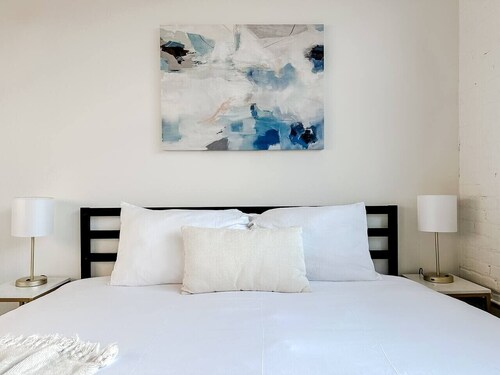 Sleepover | Elite Studio + Parking - Wichita