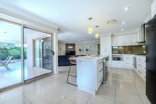 Loch Lomond - Spacious Living, Close to Zoo & Golf