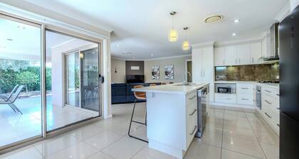 Loch Lomond - Spacious Living, Close to Zoo & Golf