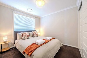 3 chambres, fer et planche à repasser, lit parapluie, Wi-Fi