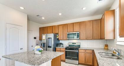 11 Mi to Beach: La Marque Home w/ Patio!