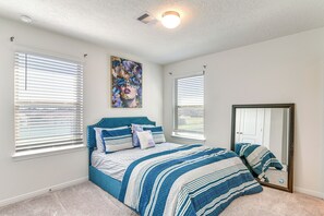 3 bedrooms, iron/ironing board, internet, bed sheets