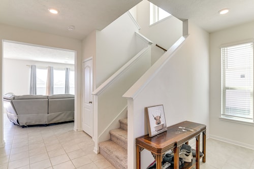 11 Mi to Beach: La Marque Home w/ Patio!