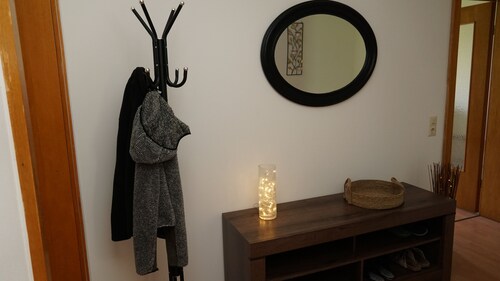 Spacious, bright apartment with balcony, quiet location with good transport links