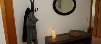 Spacious, bright apartment with balcony, quiet location with good transport links