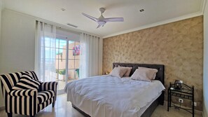 3 chambres, fer et planche à repasser, Wi-Fi, draps fournis