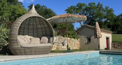 Landhaus mit 2 Pools und Aussicht