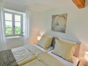 2 bedrooms, internet - Superb country house with pool and lovely views (Soturac)