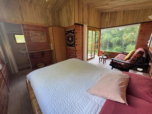 Free WiFi, bed sheets - Green Bamboo Lodge (Sardinas)