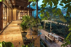 Japanese-style Villa, 4 Bedrooms, Valley View | In-room dining