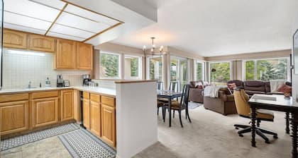 Riverside Retreat | Hot Springs | Golf | Ground FL