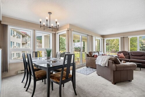 Riverside Retreat | Hot Springs | Golf | Ground FL