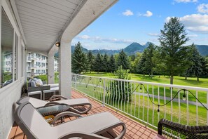 Terrace/patio - Riverside Retreat | Hot Springs | Golf | Ground FL (Fairmont Hot Springs)
