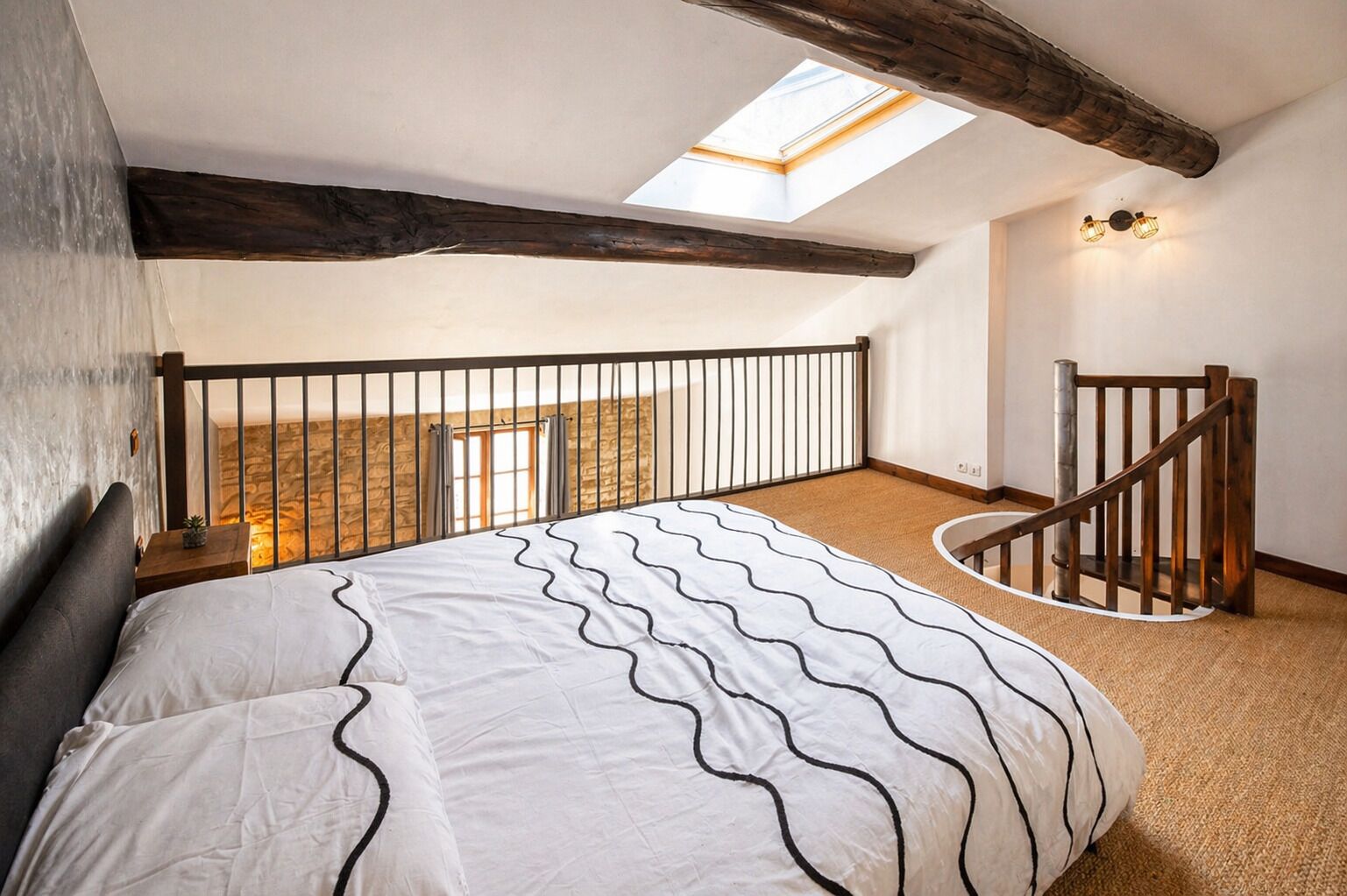 2 habitaciones, escritorio, internet y ropa de cama 