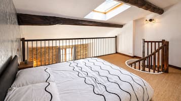 2 habitaciones, escritorio, internet y ropa de cama